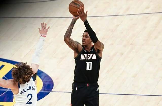  赛场博弈的内耗与新生：火箭锋线重构的深度逻辑 体育新闻