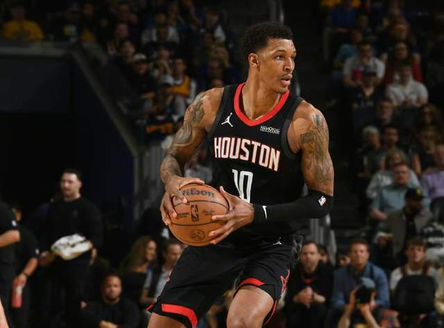  赛场博弈的内耗与新生：火箭锋线重构的深度逻辑 体育新闻