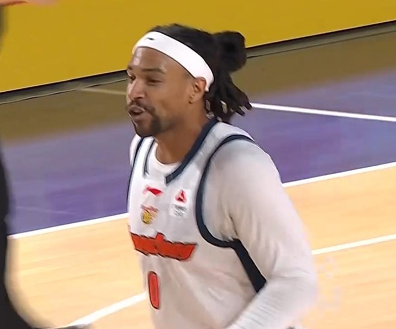 广东宏远内线危机深度解析:徐杰回归背后的战术重构与萨林杰复出价值评估 体育新闻