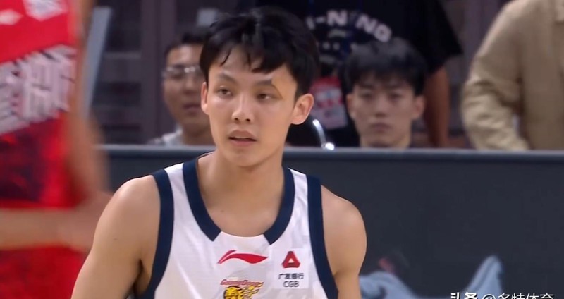 广东宏远内线危机深度解析:徐杰回归背后的战术重构与萨林杰复出价值评估 体育新闻