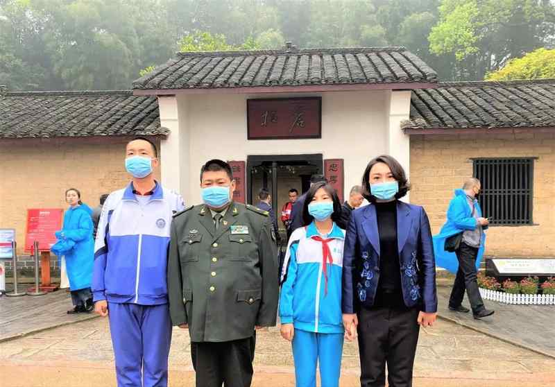 从人大历史系到军事科学院:毛新宇将军的学术与军旅之路 新闻