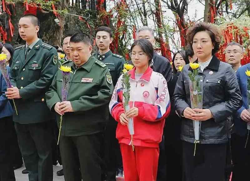 从人大历史系到军事科学院:毛新宇将军的学术与军旅之路 新闻