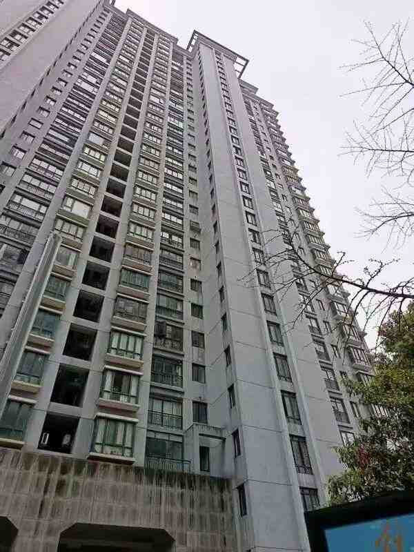 【技术深度】运行21年电梯的“超期服役”困局：老旧设备维修困境与换新机制全解析