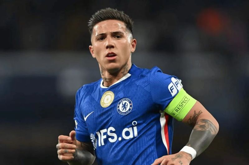  战术体系崩塌与管理制度失位：恩佐禁赛事件的多维度技术复盘 体育新闻