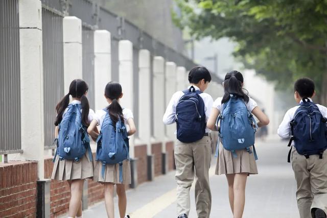 深剖「花钱入学」的法律边界:51万元委托纠纷的裁判逻辑与风险警示 新闻 深剖「花钱入学」的法律边界:51万元委托纠纷的裁判逻辑与风险警示 新闻
